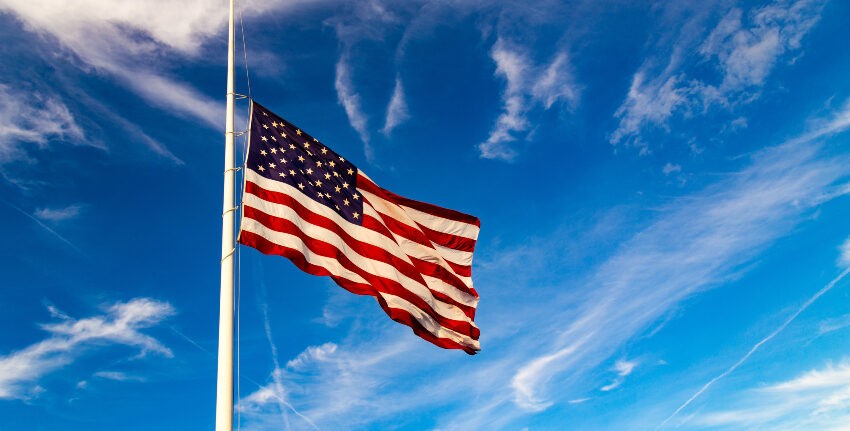 USA-Flagge-Halbmast - Fahnen auf halbmast