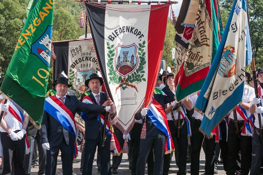 Weihe der Stadtfahne von Biedenkopf (Hessen, 2012) Biedenkopf-Fahnenweihe-neue-Stadtfahne
