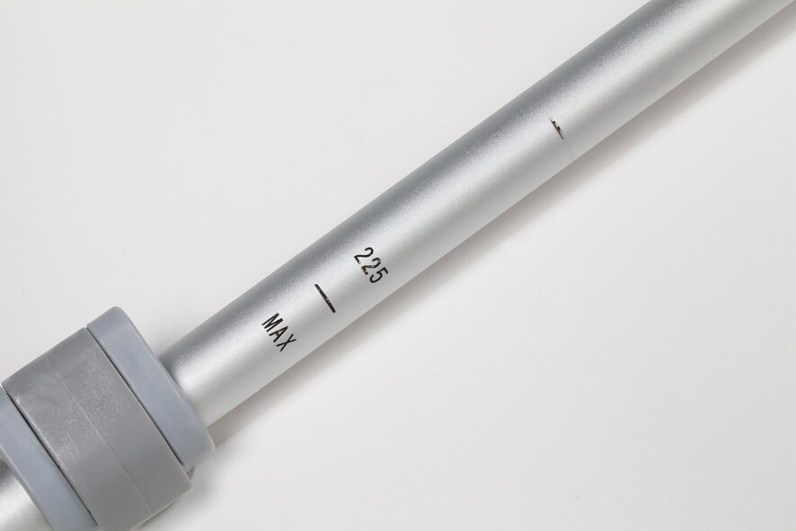 Mit höhenmarkierungen auf teleskopierbarer Halterung