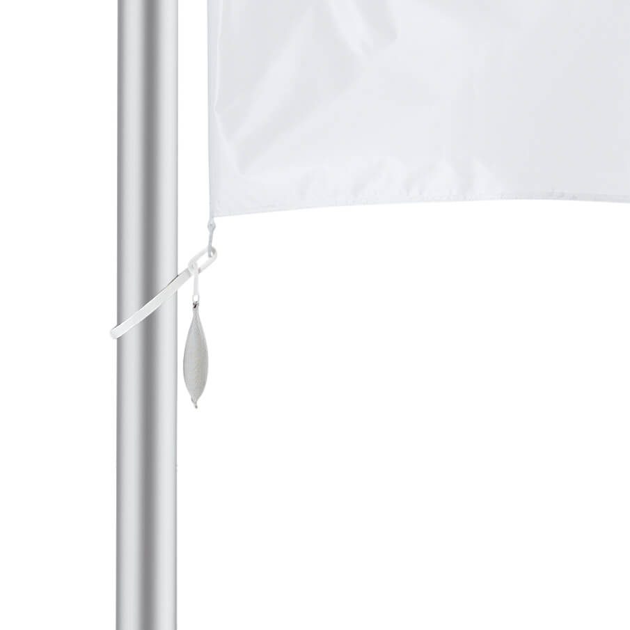 Befestigung der Flagge am Mast