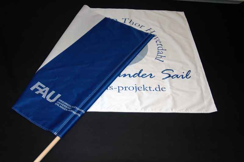 Beidseitig bedruckte Stockfahne