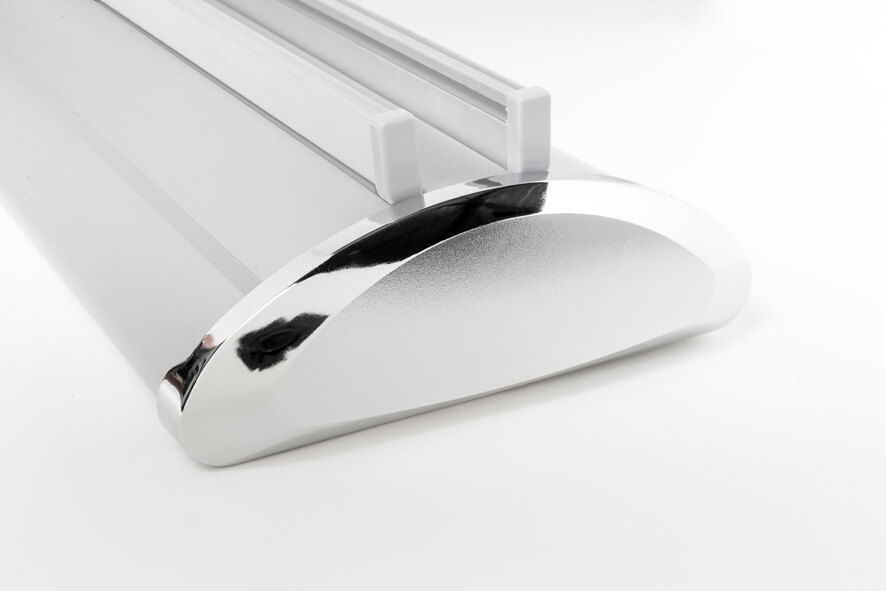 Roll Up mit Vorrichtung für gleichzeitiges Aufstellen von zwei Bannern