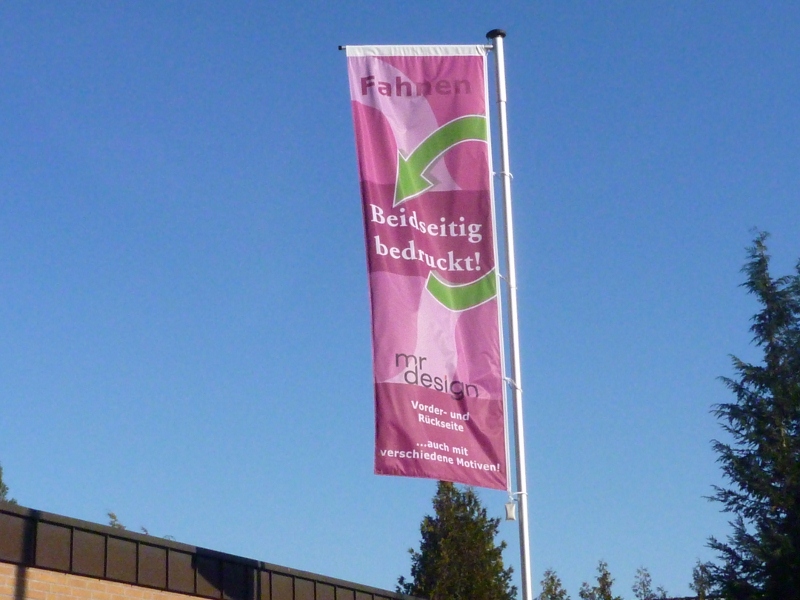 Beidseitig bedruckte Fahne 100 cm x 300 cm