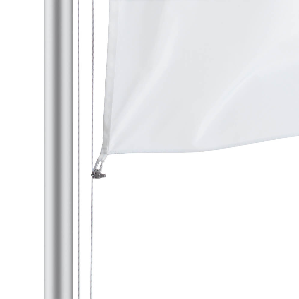 Befestigung der Flaggen am Mast