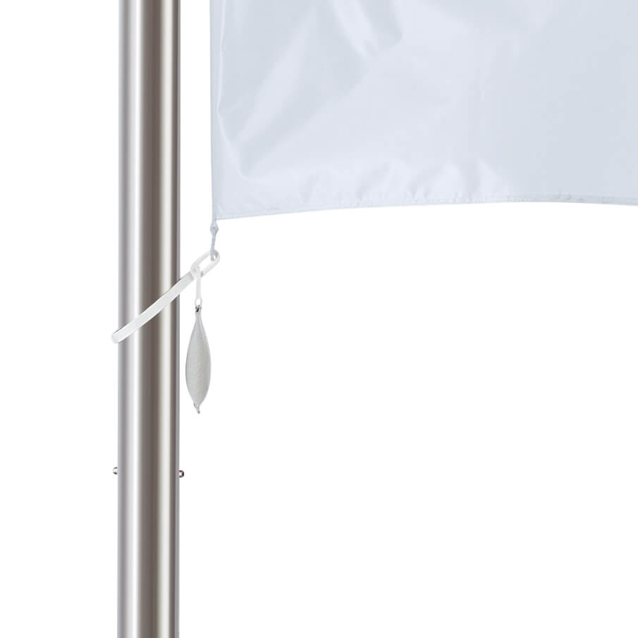 Befestigung der Fahne am Flaggenmast