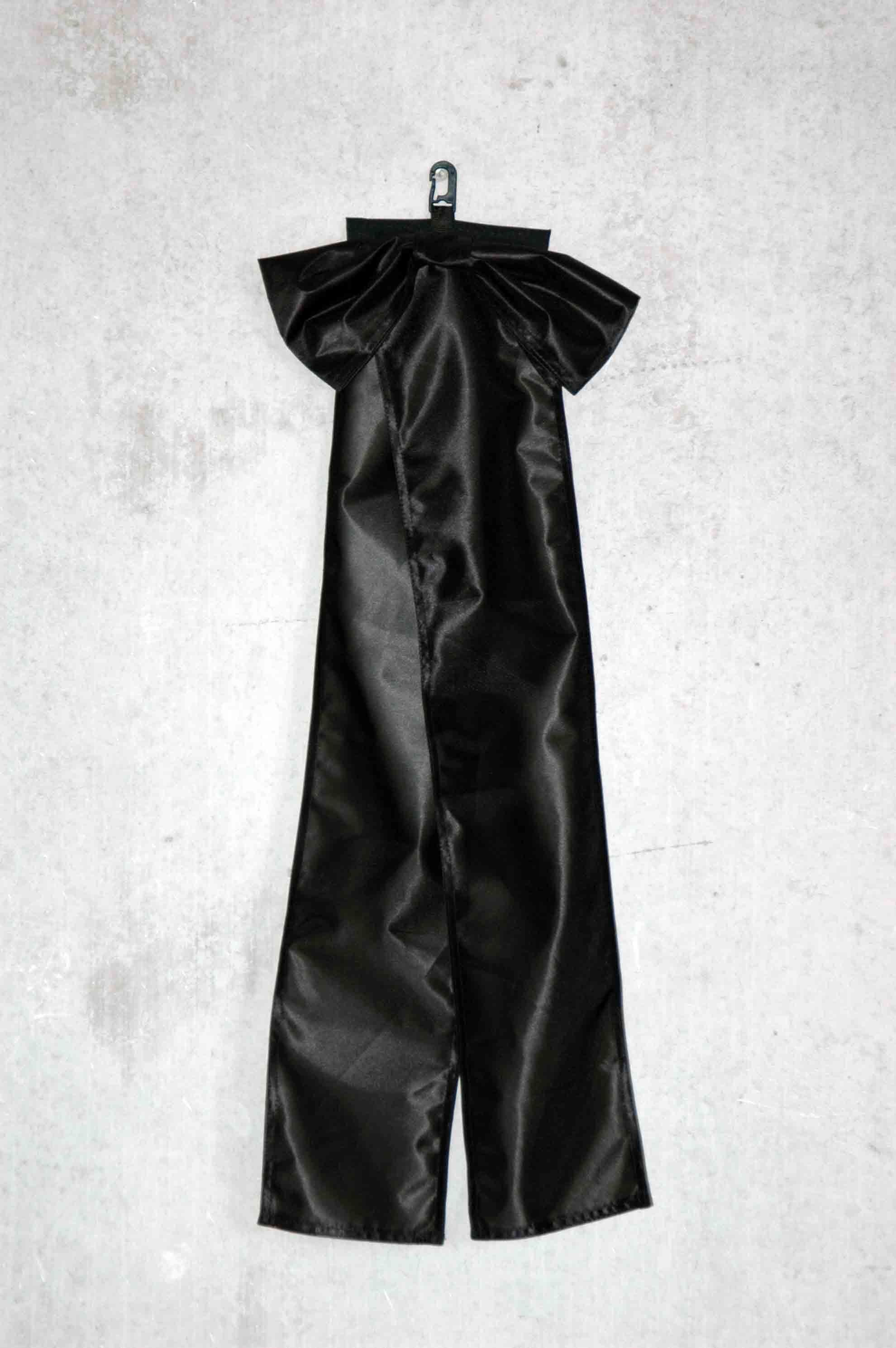 Trauerflor zum hissen am Fahnenmast