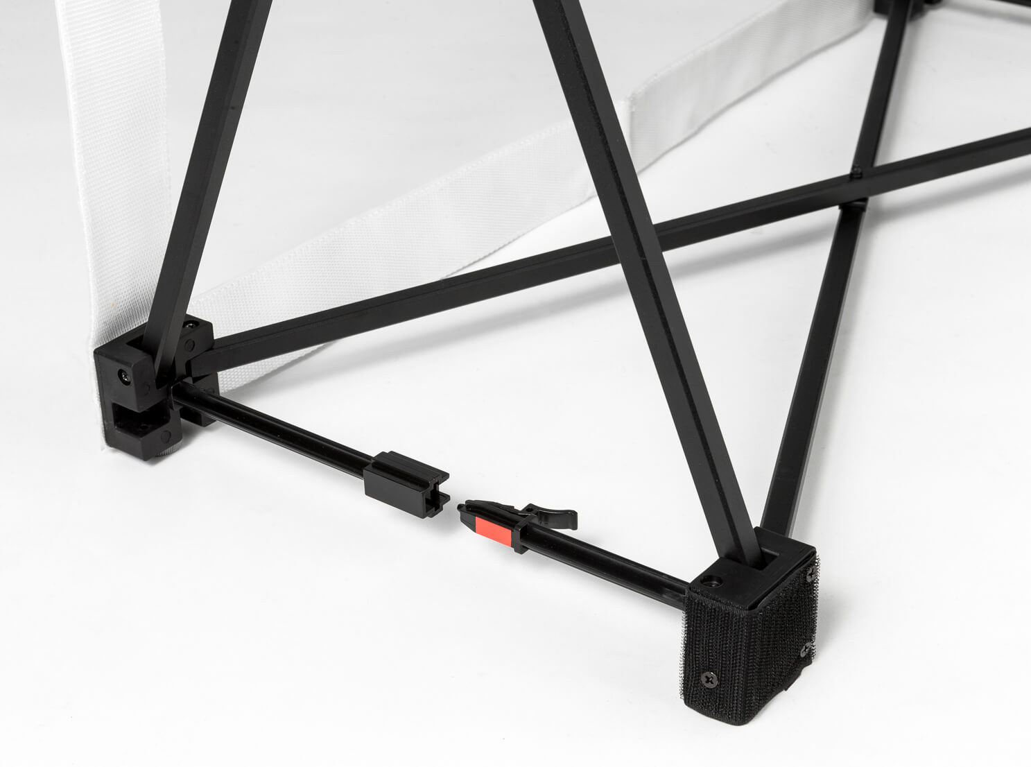 Messewand mit einfach aufgebautem Stecksystem